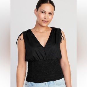 NWOT: (M) Old Navy Fitted Sleeveless V-Neck Tie-Shoulder Smocked Blouse